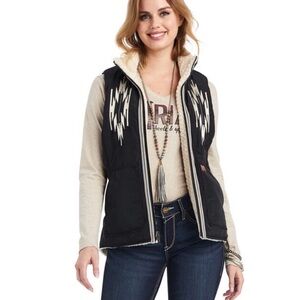 Ariat Women’s Dilon Chimayo Reversible Vest - Black/Cream Sherpa